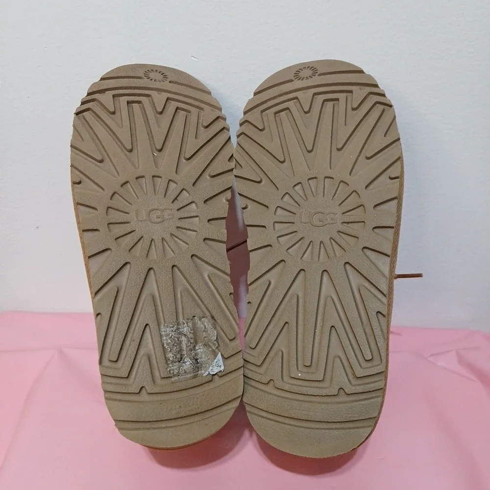 UGG Neumel Women's Size 8 Chukka Boots Chestnut Brown